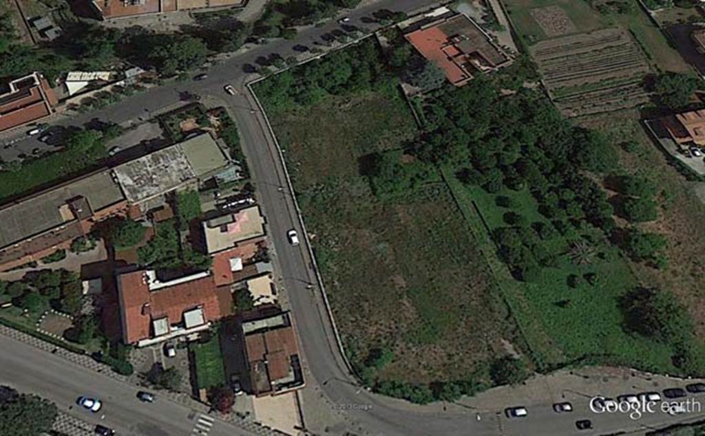 Pompeii Tombs at Fondo Santilli. 2012. Aerial view of location of where tombs were found. Photo © courtesy of Google Earth. According to Castell, there were 37 tombs, 43 inscriptions and 42 deceased. See Castell D., 2012. Funerary inscriptions in Pompeii: A study of the epitaphs of Pompeian freed slaves. Thesis, Lund University, III.7.