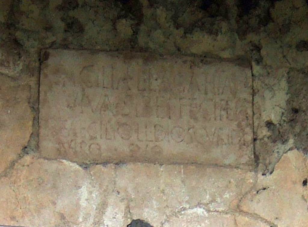 FPND Pompeii. December 2005. Plaque on south wall with inscription.