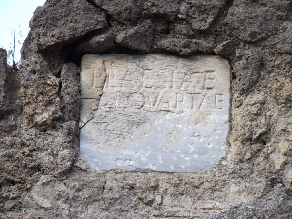 FPNH Pompeii. August 2011. 
Plaque on west end of south side with inscription to BLAESIAE G. L. QVARTAE. Photo courtesy of Peter Gurney.
