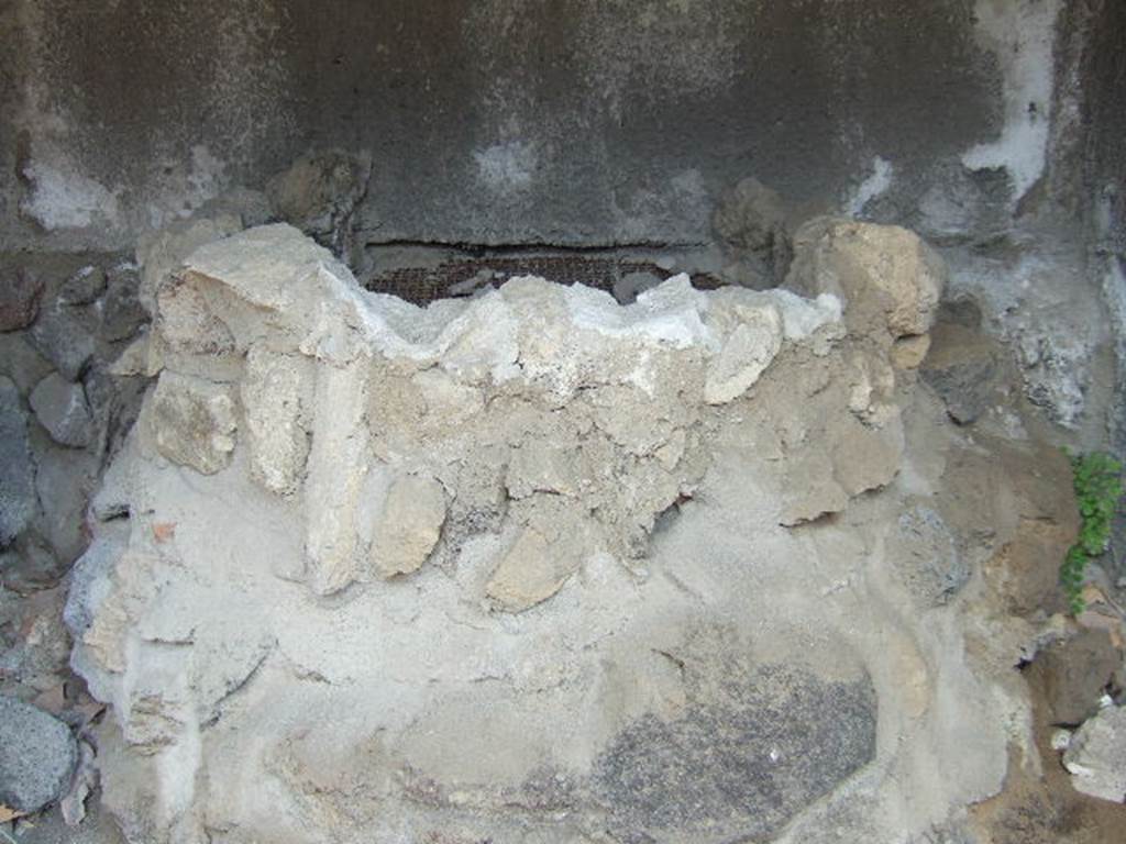 Pompeii. May 2006. Detail of feature in retaining wall on side of Via dei Sepolcri.