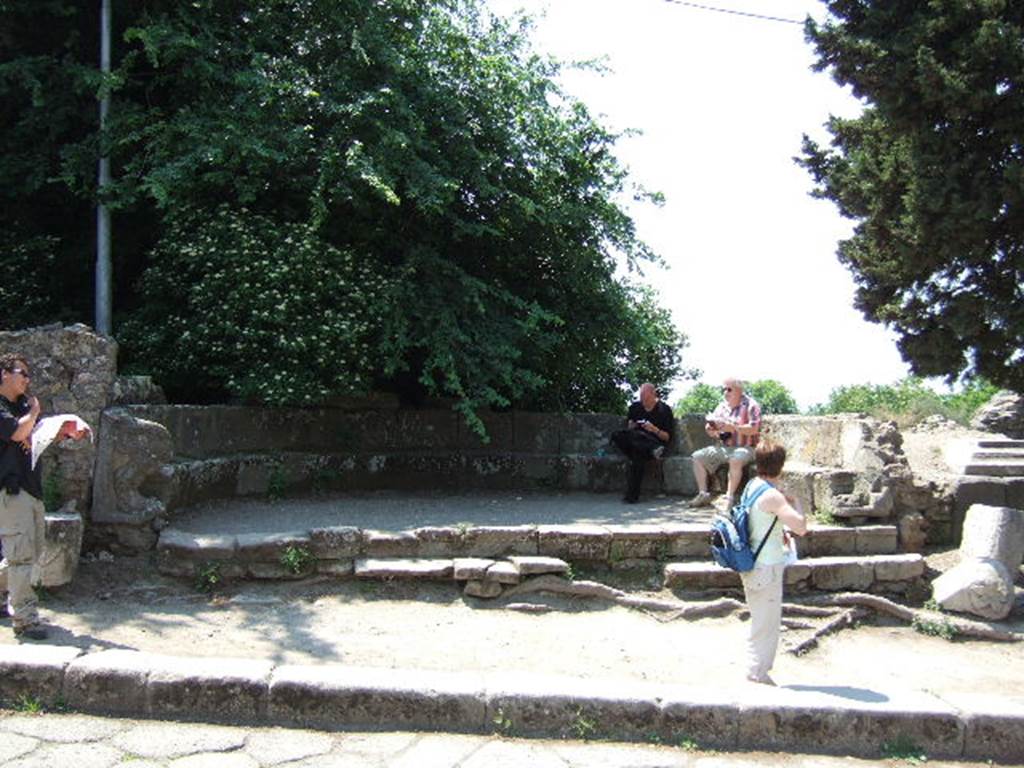 HGW02 Pompeii. May 2006. Schola tomb of Aulus Veius M. F.