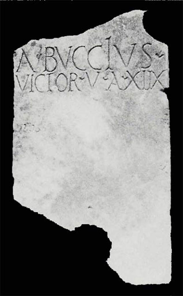 HGW04e/f Pompeii. Marble stele of Aulus Buccius Victor with the inscription

A BVCCIVS
VICTOR V A XIIX      [CIL X, 1000]
