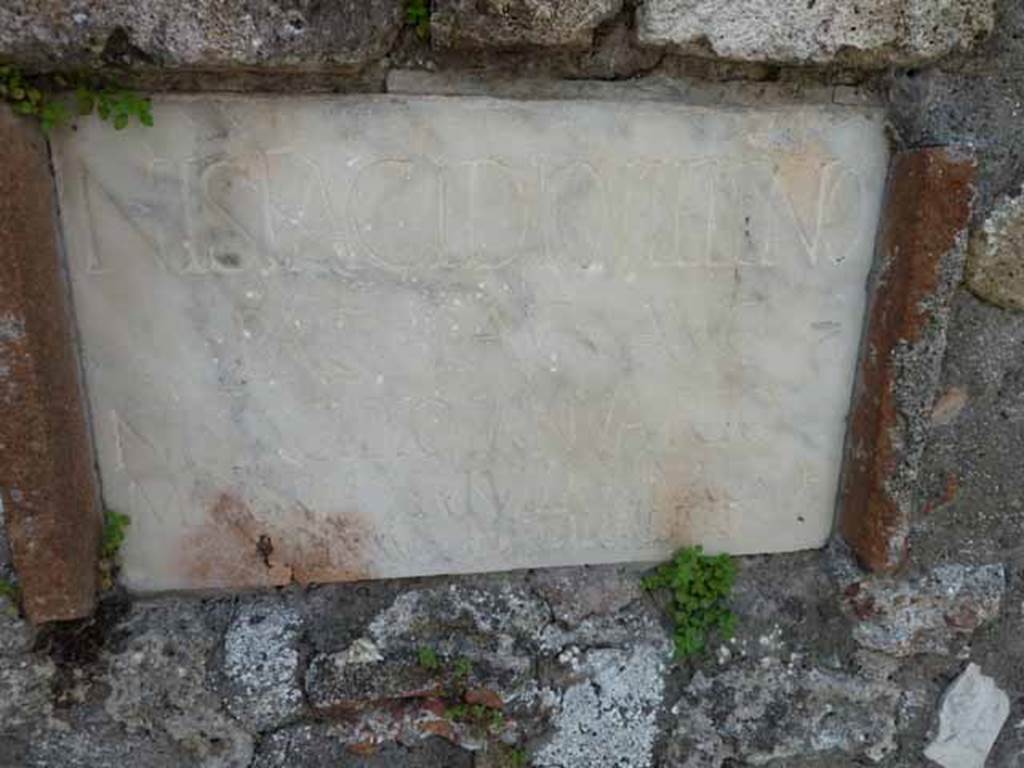 HGW21 Pompeii. May 2010. Marble plaque with Latin inscription.