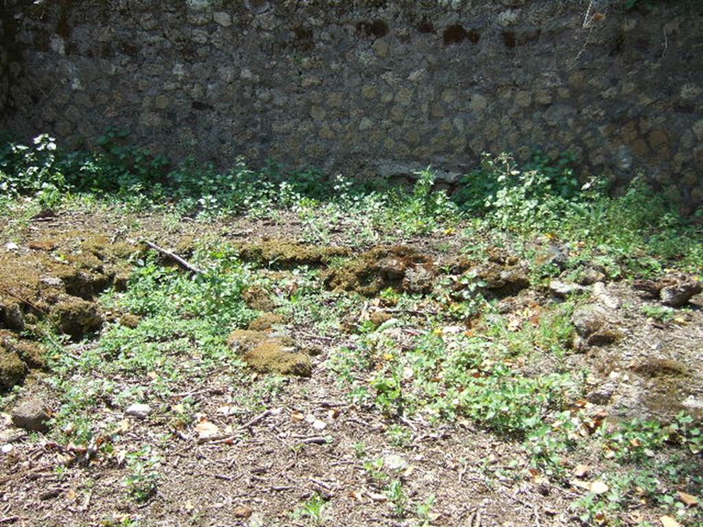 HGW23 Pompeii. May 2006. Remains of triclinium.