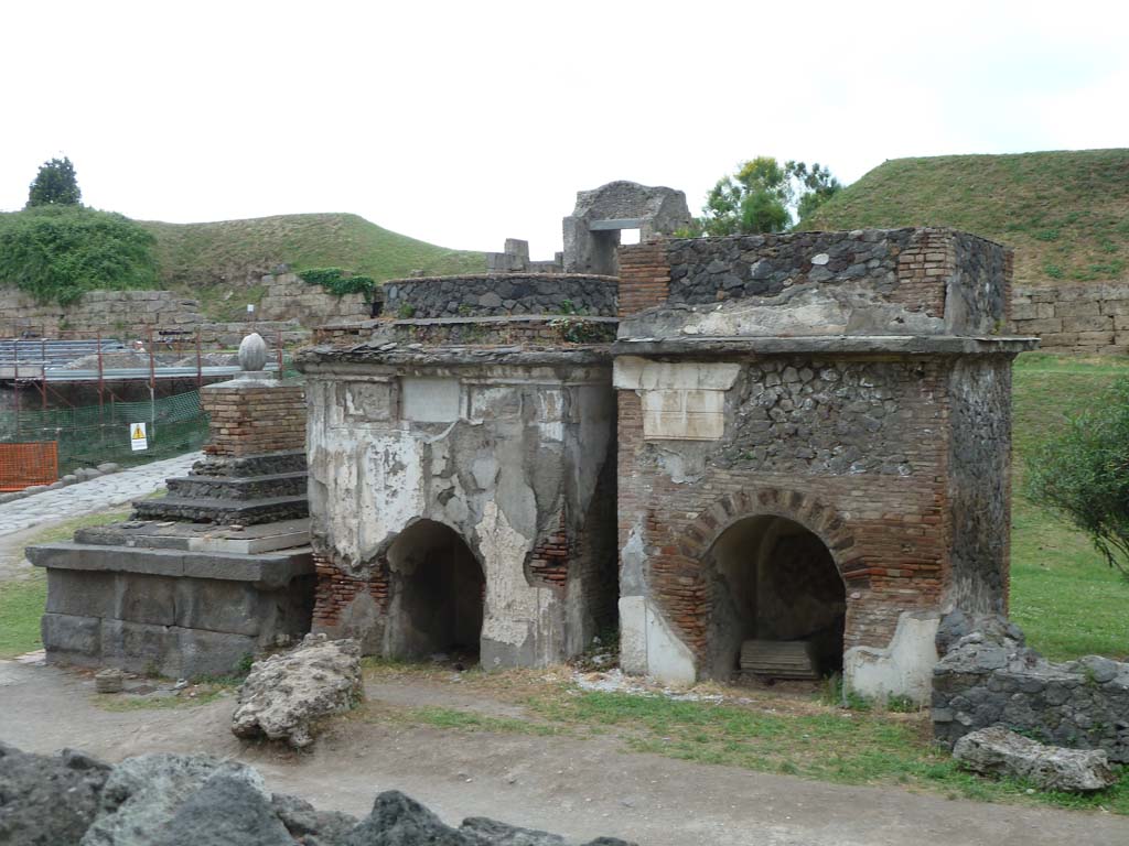 Pompeii Porta Nocera. May 2010. Fronts of tombs 2EN, 4EN and 6EN.