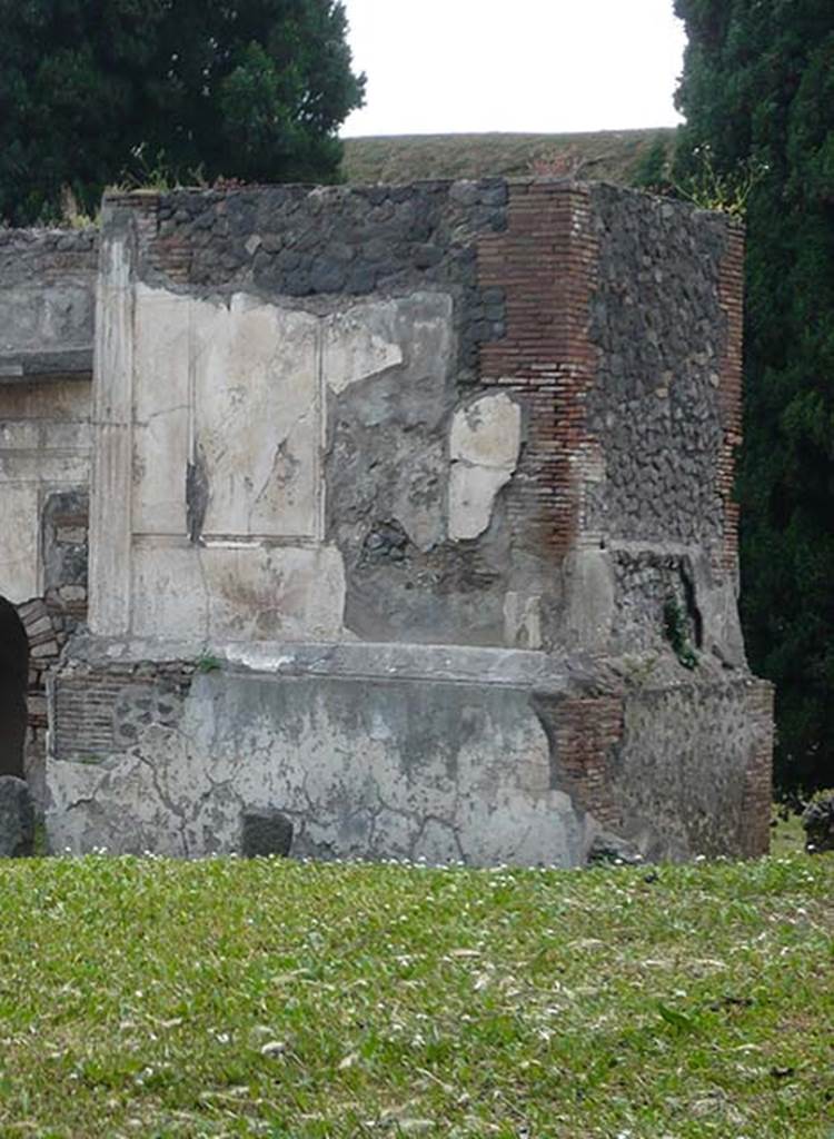 Pompeii Porta Nocera. Tomb 14EN. May 2011. Front of tomb.
Photo courtesy of Buzz Ferebee.

