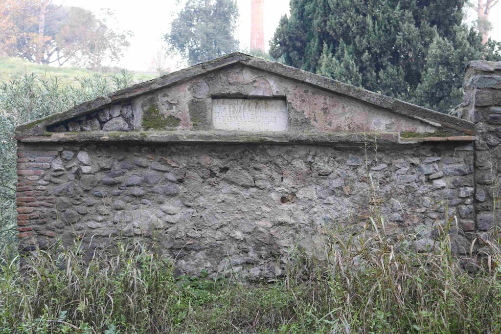 Pompeii Porta Nocera. December 2018. Tomb 22EN, looking north from Via delle Tombe. Photo courtesy of Aude Durand.