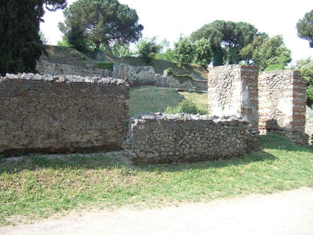 Pompeii Porta Nocera. May 2006. Tombs 24EN, 26EN and 28EN. 