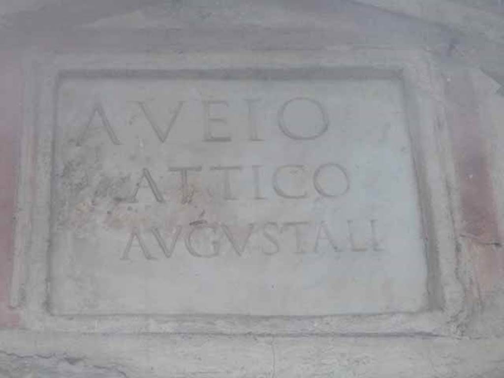 Pompeii Porta Nocera. Tomb 11ES. May 2010. Marble plaque with latin inscription:
A(ulus) VEIO
ATTICO
AVGVSTALI.
