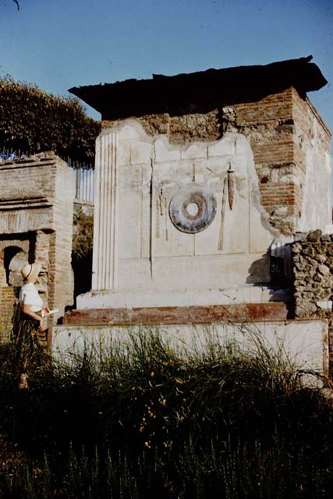 Pompeii Porta Nocera. Tomb 13ES. 1959. Tomb of a military man. Photo by Stanley A. Jashemski.
Source: The Wilhelmina and Stanley A. Jashemski archive in the University of Maryland Library, Special Collections (See collection page) and made available under the Creative Commons Attribution-Non Commercial License v.4. See Licence and use details.
J59f0364
