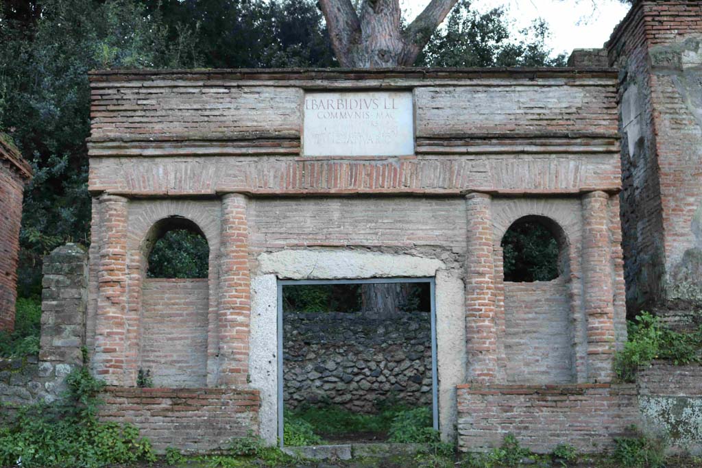 Pompeii Porta Nocera. December 2018. 
Tomb 15ES. Tomb of Lucius Barbidius Communis and Pithia Rufilla. Photo courtesy of Aude Durand.
