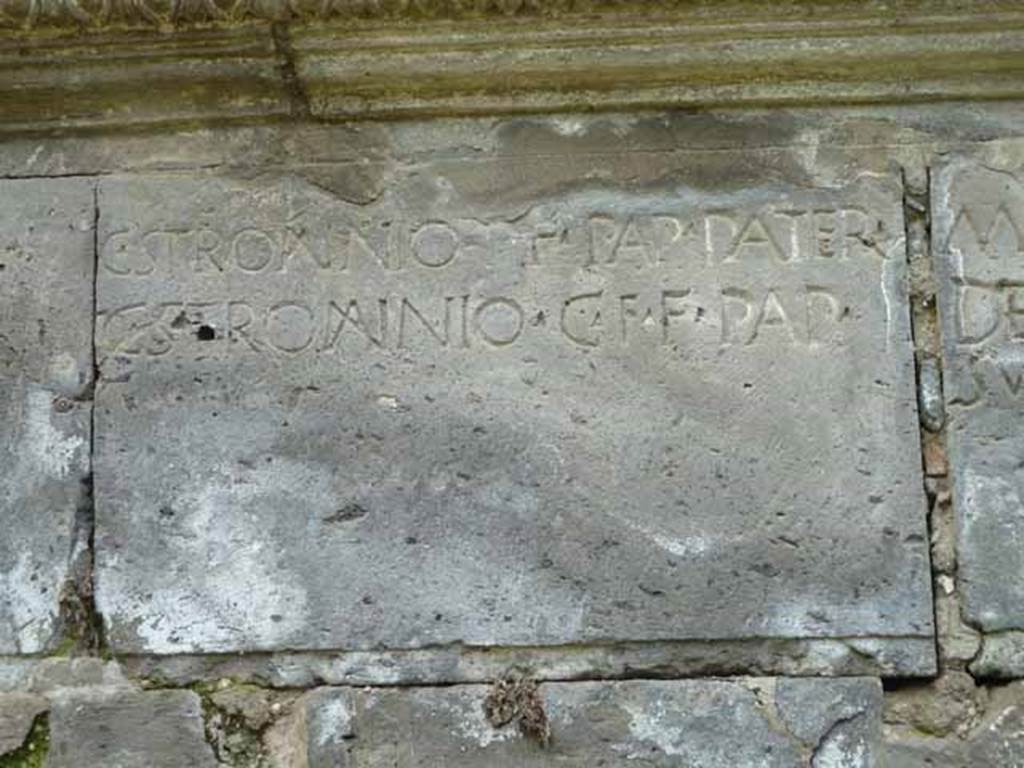 Pompeii Porta Nocera. Tomb 31OS. May 2010. Inscription cut on east side of front.
C(aio) STRONNIO P(ubli) F(ilio) PAP(iria) PATER
C(aio) STRONNIO C(ai) F(ilio) F(ilio) PAP(iria).