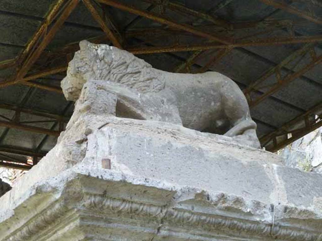 Pompeii Porta Nocera Tomb 31OS. May 2010. Lion statue on west side.