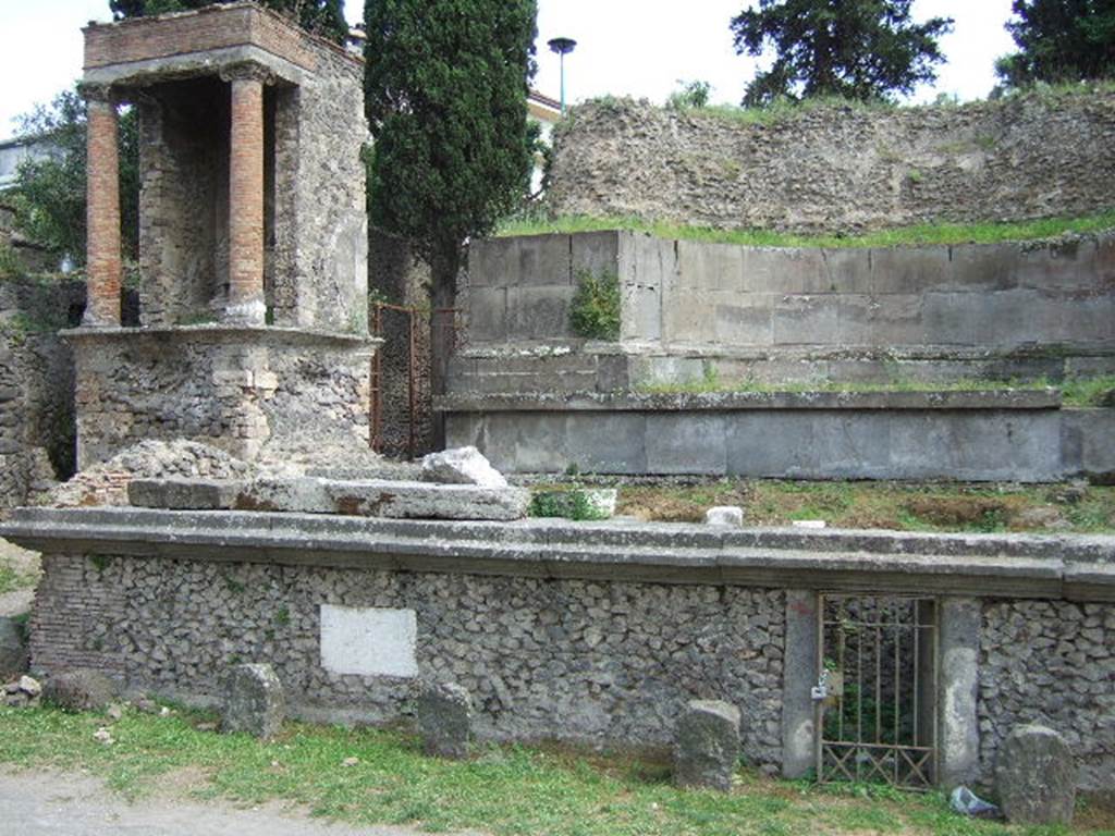 Pompeii Porta Nocera Tombs 9OS on left, and 11OS Tomb of Eumachia  on right. May 2006. The plaque on the front wall to the east contains the inscription EUMACHIA L F.  A second plaque on the front wall to the west contains the inscription SIBI ET SUIS.
