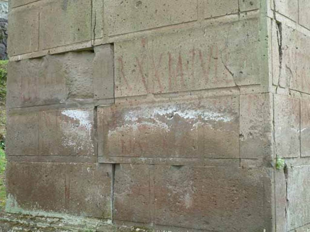 Pompeii Porta Nocera. Tomb 17OS. May 2010. Graffiti on east side. 