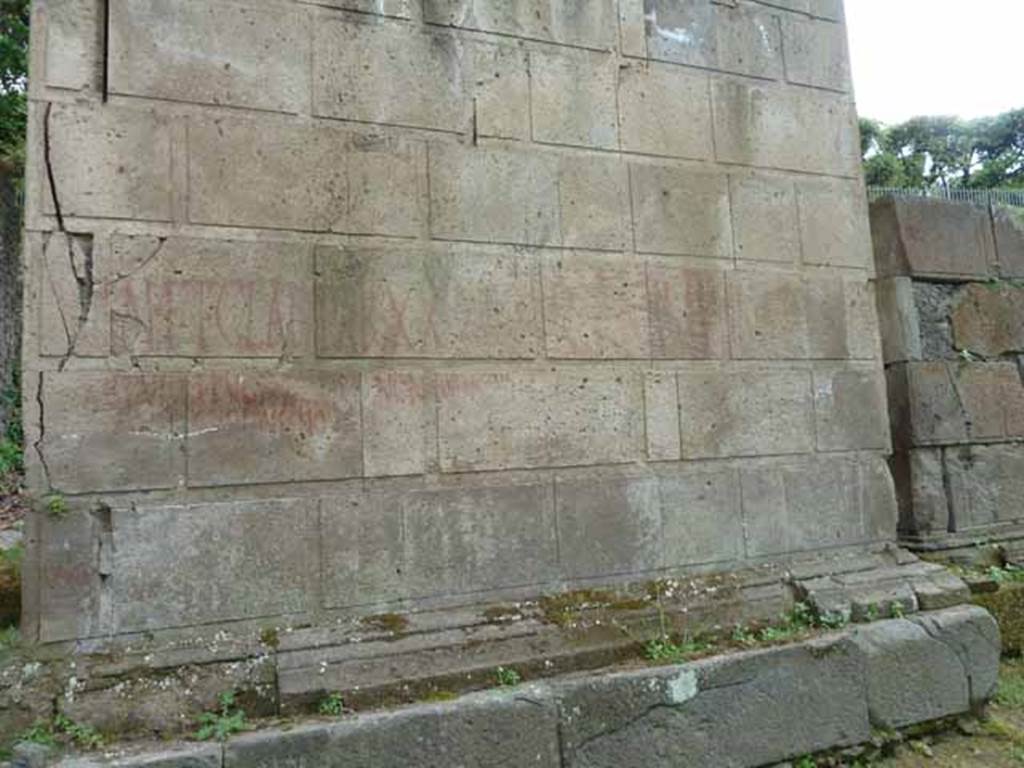 Pompeii Porta Nocera. Tomb 17OS. May 2010. Graffiti on north side. 