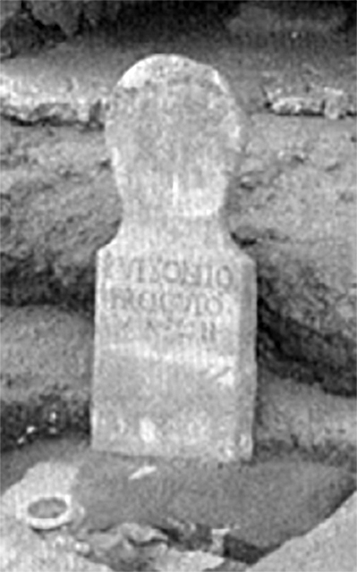 Pompeii Porta Nocera. Tomb 23OS. Found 1966. Travertine columella of Eliodorus from within the tomb.
ELIODO / RVS VIX(it) / ANN(is) / XVIII.
Perhaps a slave of the family?
See D’Ambrosio, A. and De Caro, S., 1983. Un Impegno per Pompei: Fotopiano e documentazione della Necropoli di Porta Nocera. Milano: Touring Club Italiano. (23OS).
