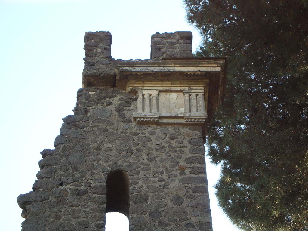 Tower X, Pompeii. May 2010. Doric frieze on upper east side of tower. Photo courtesy of Ivo van der Graaff.