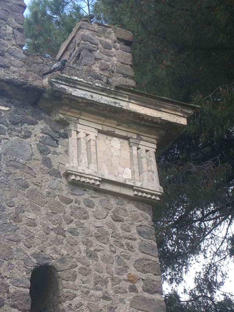 Tower X, Pompeii. May 2010. Detail of Doric frieze on upper east side of tower. Photo courtesy of Ivo van der Graaff.