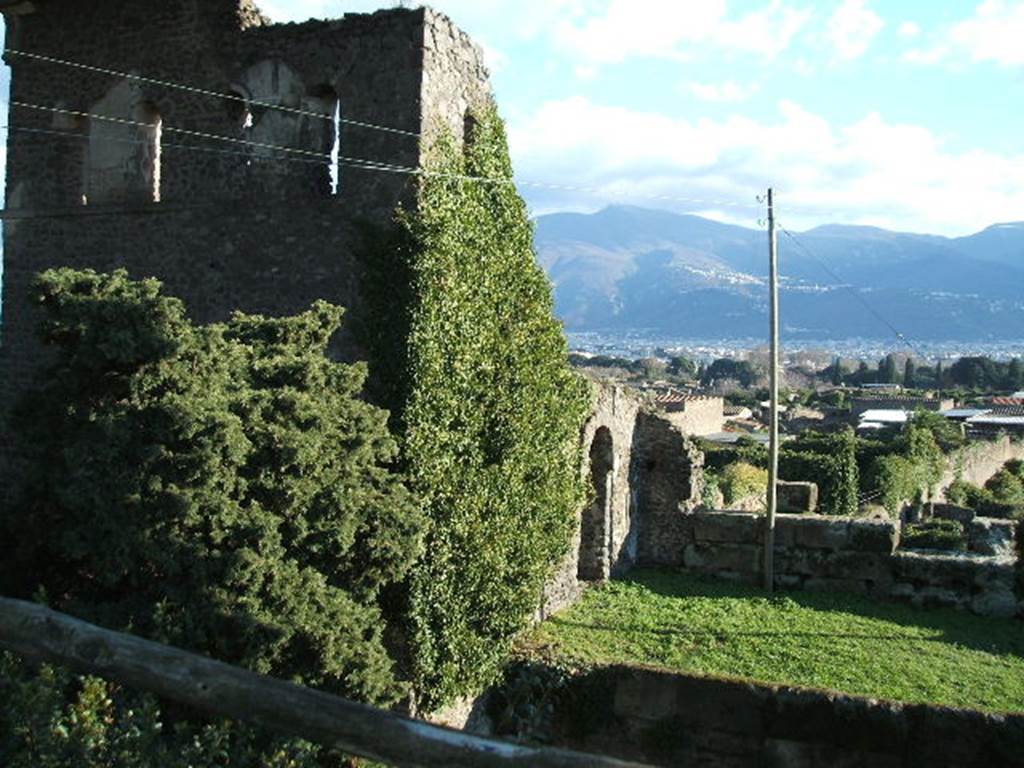 Tower X, Pompeii. December 2004. Looking south from tower and city walls towards Vicolo del Labirinto and VI.11, on right.