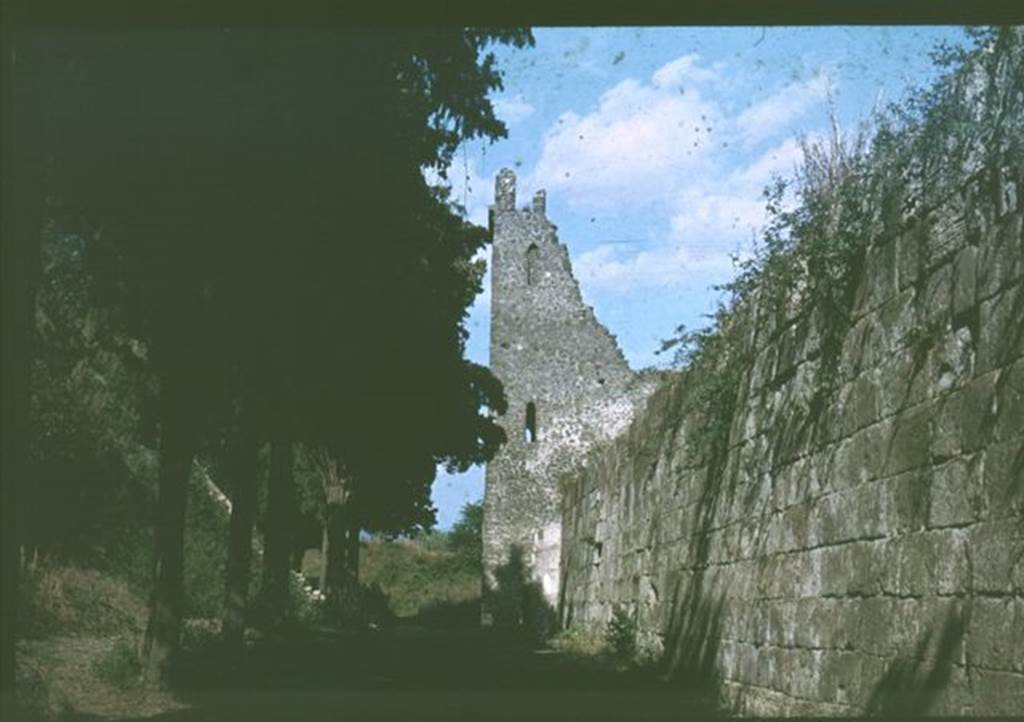 Tower X, Pompeii. Looking along the city walls towards the west side of the tower. Photographed 1970-79 by Günther Einhorn, picture courtesy of his son Ralf Einhorn.
