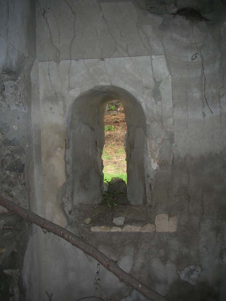Tower X, Pompeii. May 2010. Arrow slit window at west end of north wall. Photo courtesy of Ivo van der Graaff.