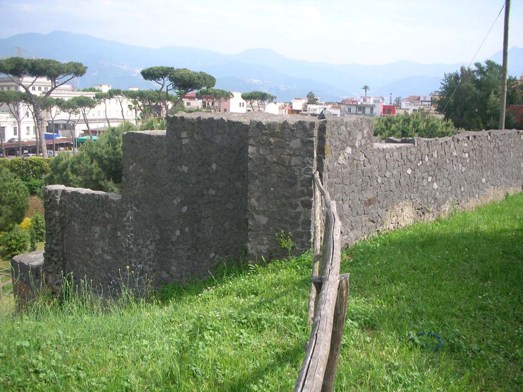 Tower V, Pompeii. May 2010. Looking towards north-east side of upper tower. Photo courtesy of Ivo van der Graaff.