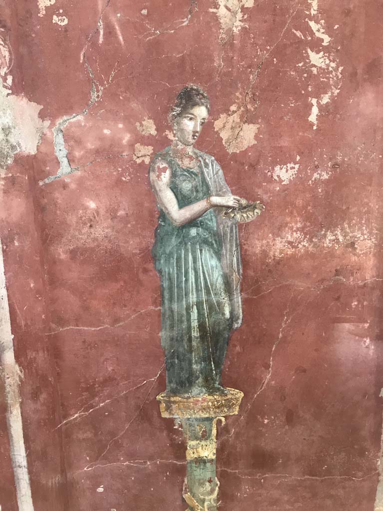 Complesso dei triclini in località Moregine a Pompei. April 2019. Triclinium C, north wall green robed female perfumer or offer-bearer.
Photo courtesy of Rick Bauer.

