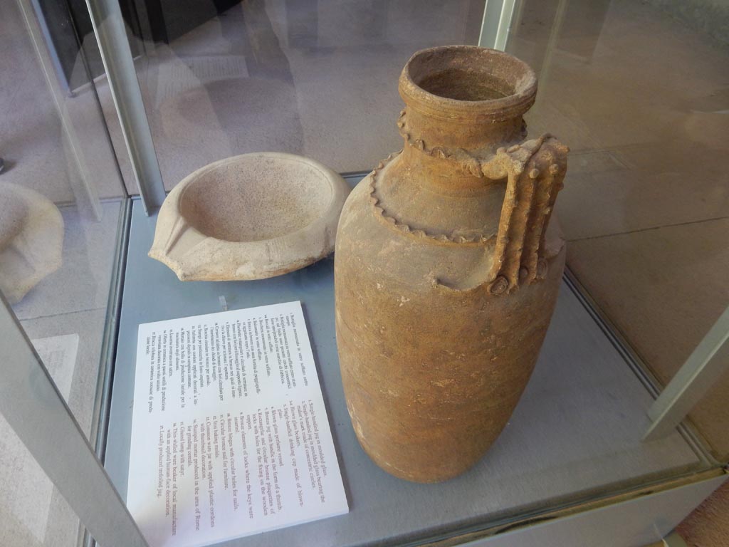 Complesso dei triclini in località Moregine a Pompei. May 2018.
Common ware jar with applied cords with thumbnail decoration.
Stamped mortar produced in the Rome area, used for the grinding of cereals.
Photo courtesy of Buzz Ferebee.
