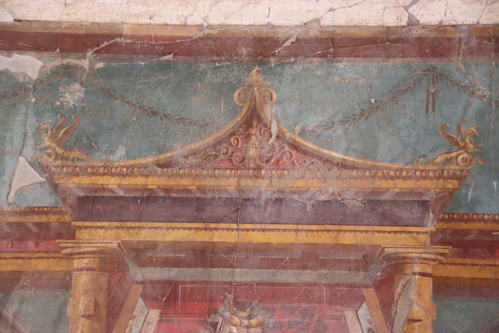 Oplontis Villa of Poppea, September 2021. Room 23, detail from centre of upper west wall. Photo courtesy of Klaus Heese.