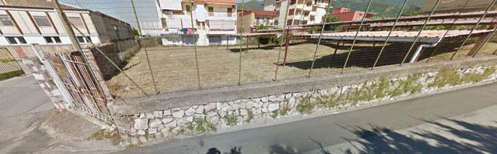 Gragnano, Villa rustica in Località Carmiano, Villa A. 2015. West side of site.
The villa was largely excavated except for the western part under the street. 
