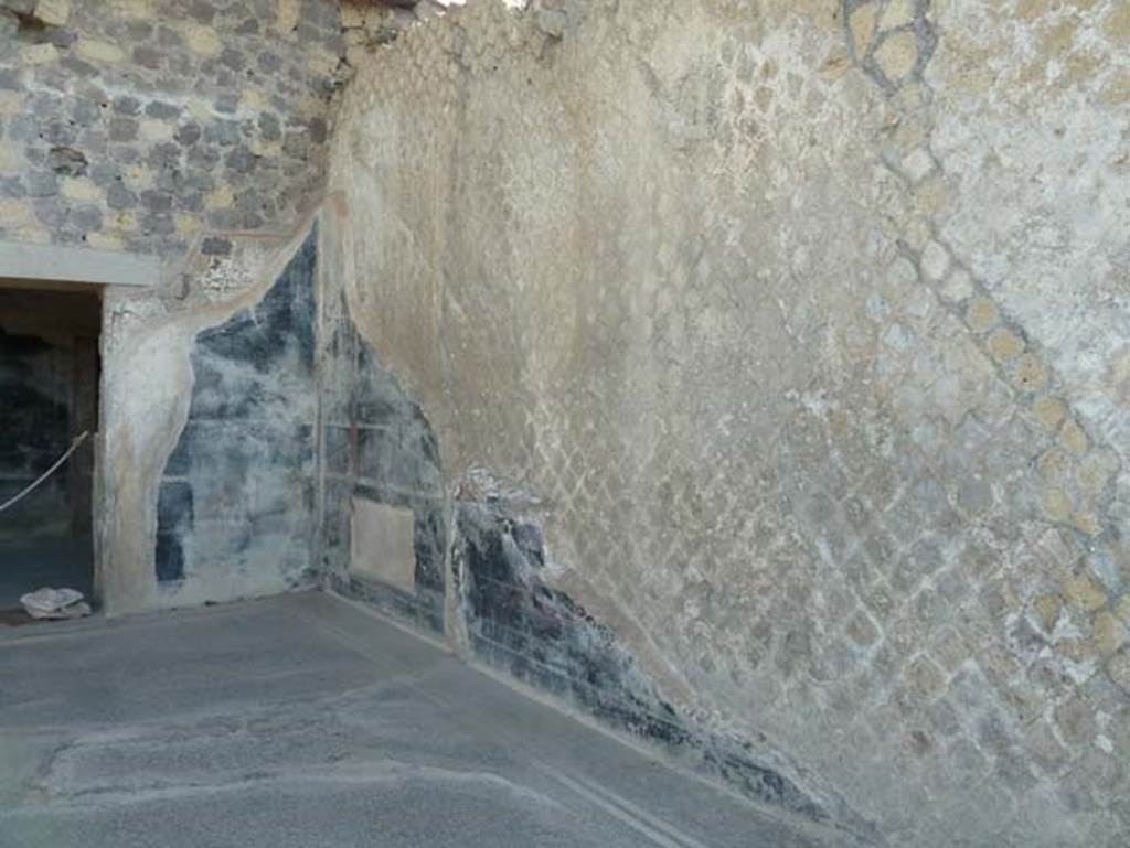 Stabiae, Secondo Complesso, September 2015. 
Room 17, south-west corner and remaining zoccolo of west wall.
