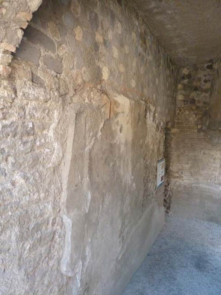 Stabiae, Villa Arianna, September 2015. Room L, the entrance hallway, south wall with doorway to room M at end on left.