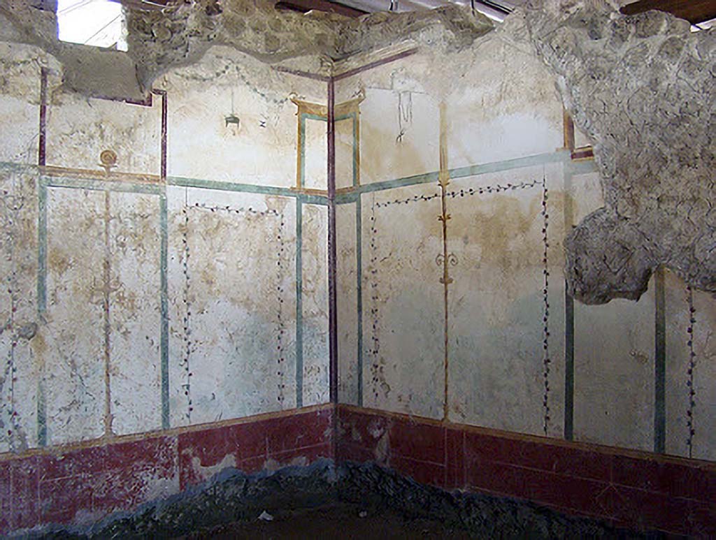 Stabiae, Villa Arianna, September 2021. 
Room M, detail of painted decoration from south wall. Photo courtesy of Klaus Heese.
