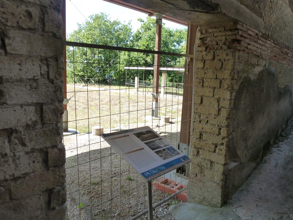 Stabiae, Villa Arianna, September 2015. Room G, doorway in west wall leading to Portico H.