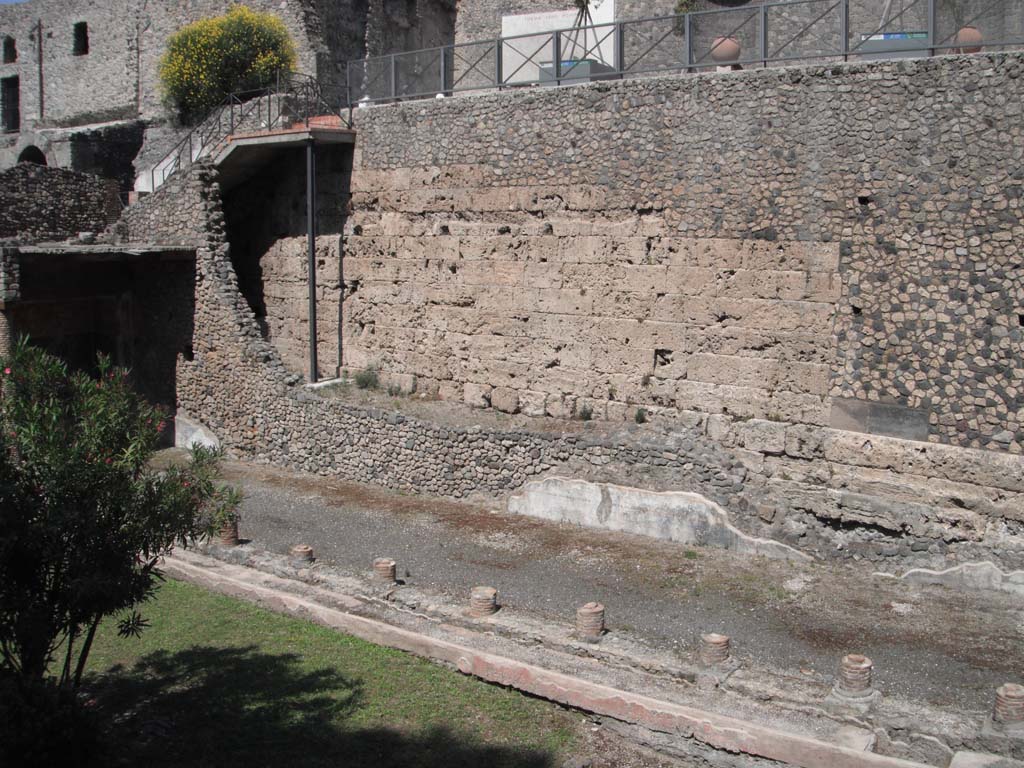Walls on south side of Porta Marina, Pompeii. May 2010. Looking north-east. Photo courtesy of Ivo van der Graaff.