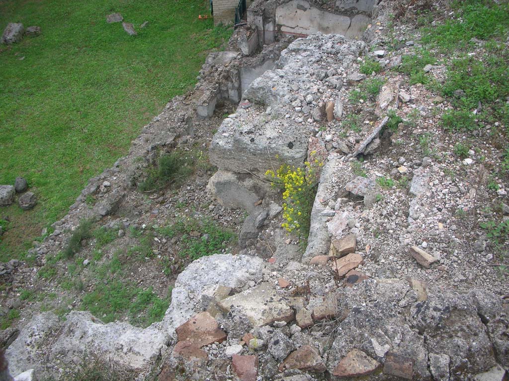 VIII.2.A Pompeii. May 2010. Looking west, with detail of walling. Photo courtesy of Ivo van der Graaff.