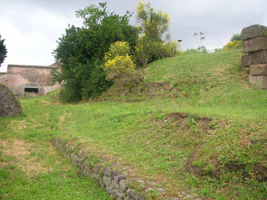 City Walls on north side of Pompeii. May 2010. 
Agger on south side of City Wall, looking west towards VI.1.26. Photo courtesy of Ivo van der Graaff.
