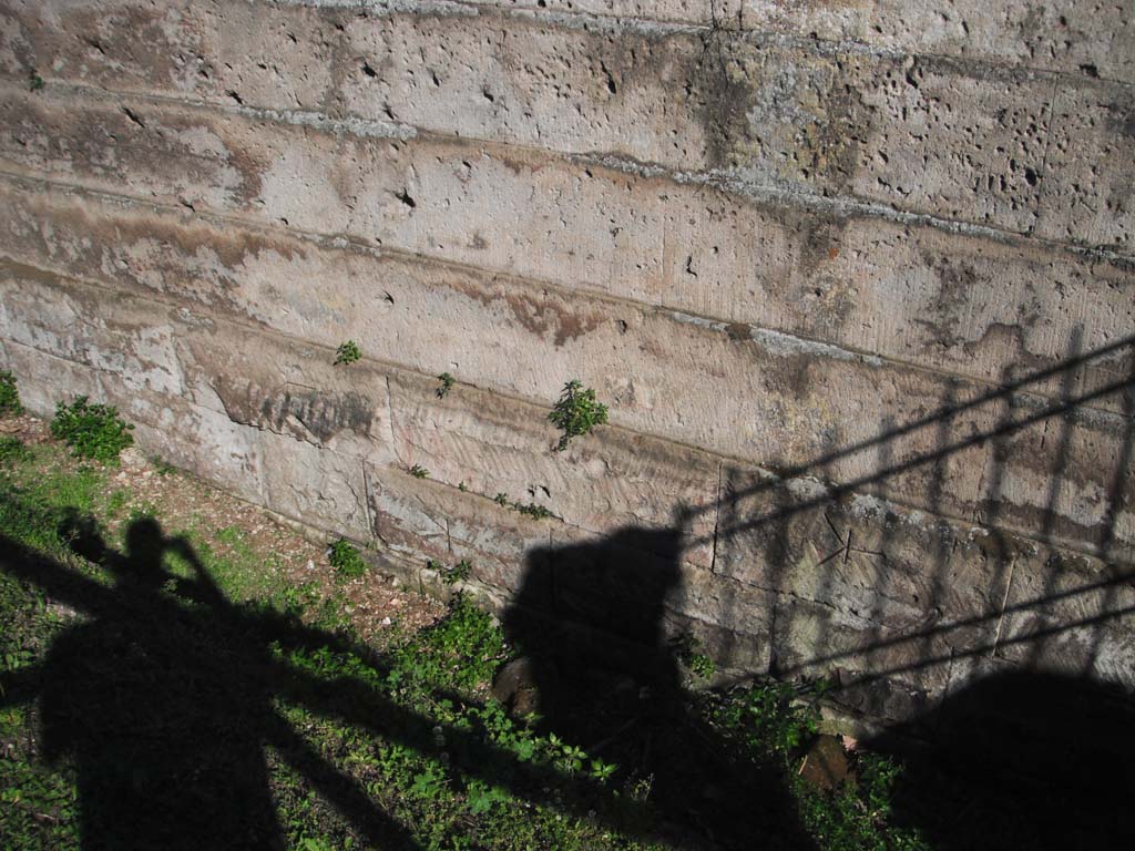 Walls on north side of Pompeii. June 2012. Detail from west end of City Wall with mason’s marks. Photo courtesy of Ivo van der Graaff.