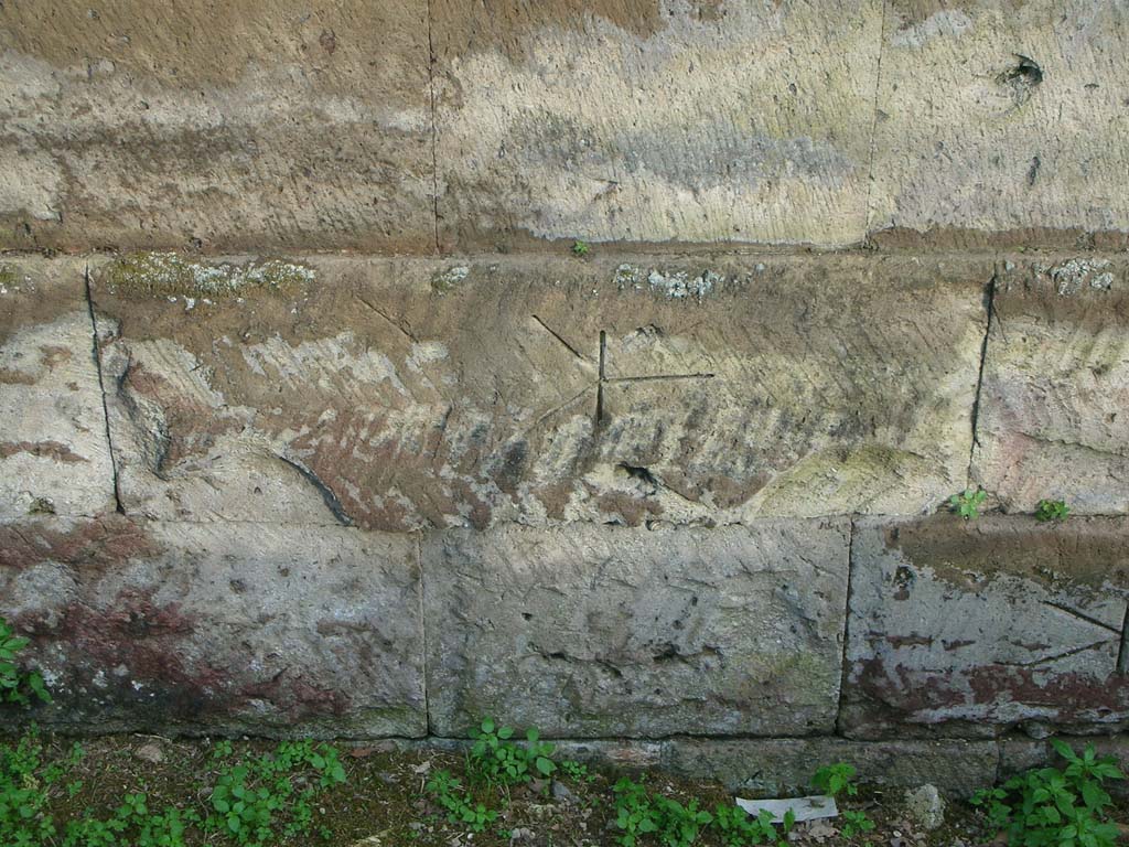 Walls at Pompeii Porta Ercolano or Herculaneum Gate. May 2010. Detail of mason’s marks. Photo courtesy of Ivo van der Graaff.