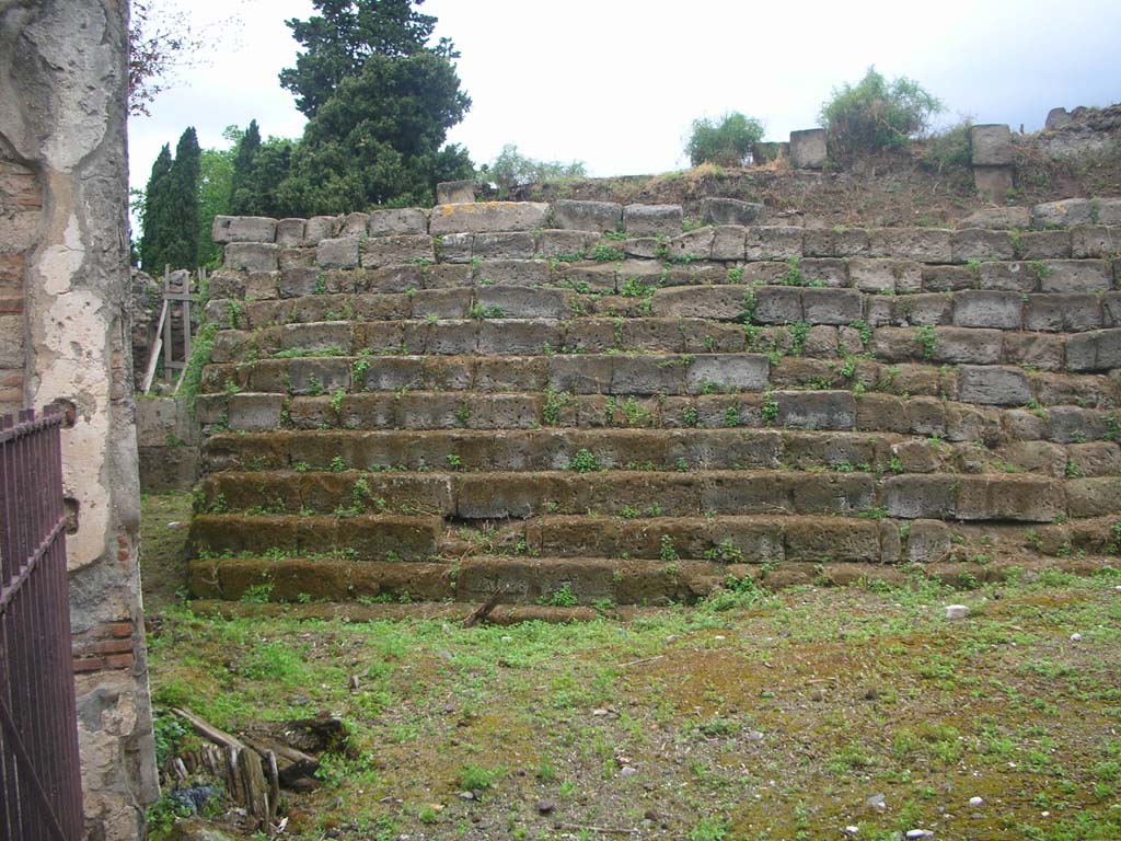 VI.1.1 Pompeii. May 2010. West end of steps up to the city wall. Photo courtesy of Ivo van der Graaff.