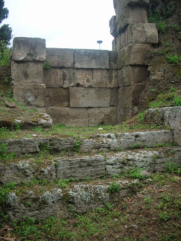City Wall in north-west corner, Pompeii. May 2010. 
Looking north towards upper city wall, continuation from above photo. Photo courtesy of Ivo van der Graaff.

