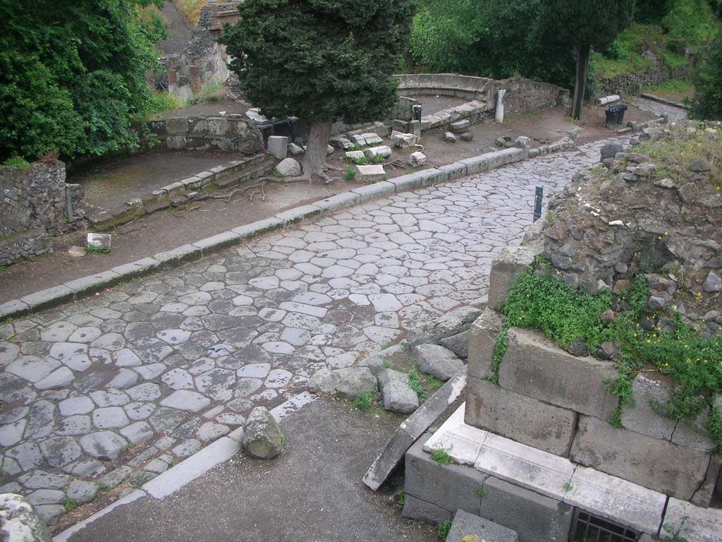 City Wall in north-west corner, Pompeii. May 2010. 
View from top of wall, looking down onto Via dei Sepolcri. Photo courtesy of Ivo van der Graaff.
