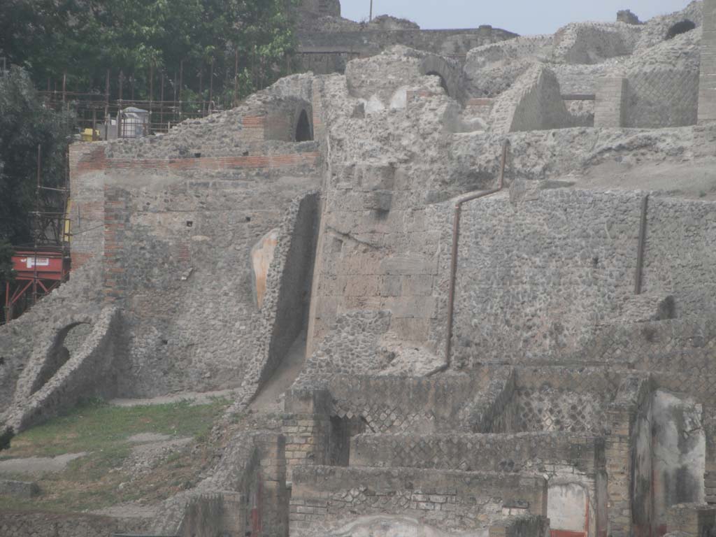 Walls on west side of VII.16.16, Pompeii. May 2011. Detail of City Wall. Photo courtesy of Ivo van der Graaff.