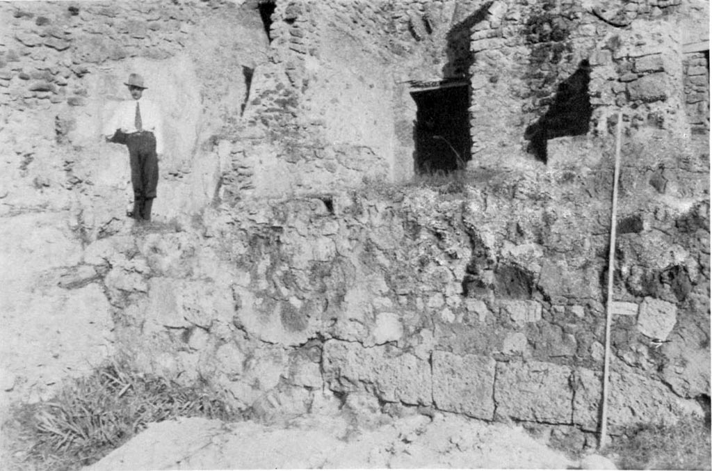 VIII.2.29. Pompeii. c.1936. Remains E – E’ from the south. 
See Noack, F. and Lehmann-Hartleben, K., 1936. Baugeschichtliche Untersuchungen am Stadtrand von Pompeji. Berlin: De Gruyter, (Taf 30,1).
