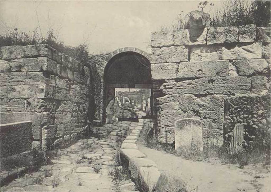 Porta di Stabia. Early 20th century. City walls and Cippus of L. Avianius Flaccus and Q. Spedius Firmus. 
Photo courtesy of Drew Baker.
