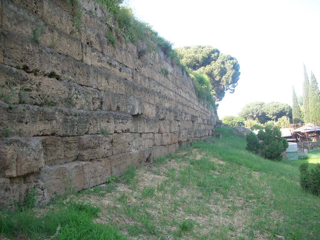 City Walls on south side, Pompeii. May 2010. Looking east. Photo courtesy of Ivo van der Graaff.