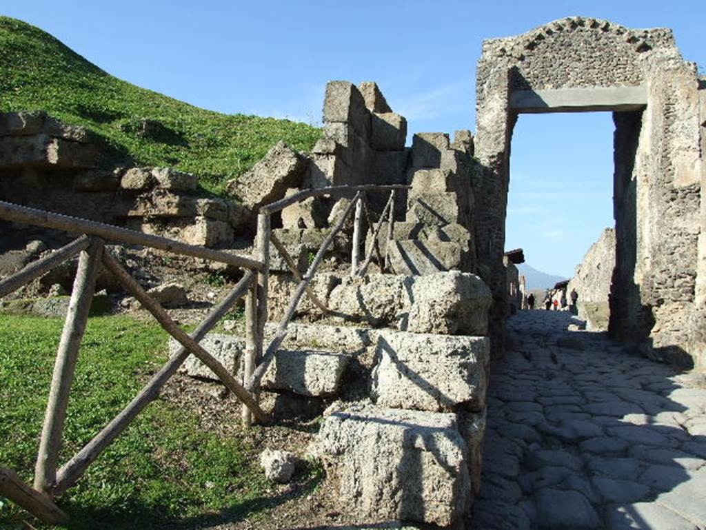 Pompeii Porta di Nocera. December 2006. City walls on south-west side of gate.