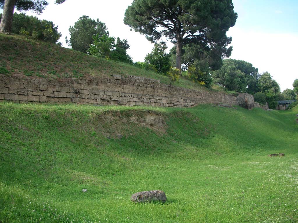 City Walls on south side of Pompeii. May 2010. Looking east along City Walls on east side of Nocera Gate. Photo courtesy of Ivo van der Graaff.