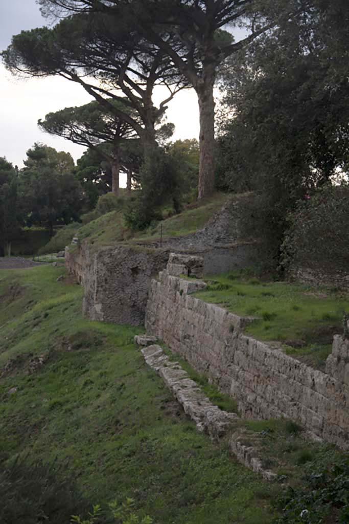 Walls near Amphitheatre entrance, Pompeii, October 2017.
Looking towards Tower III, and surrounding city walls. 
Foto Annette Haug, ERC Grant 681269 DÉCOR
